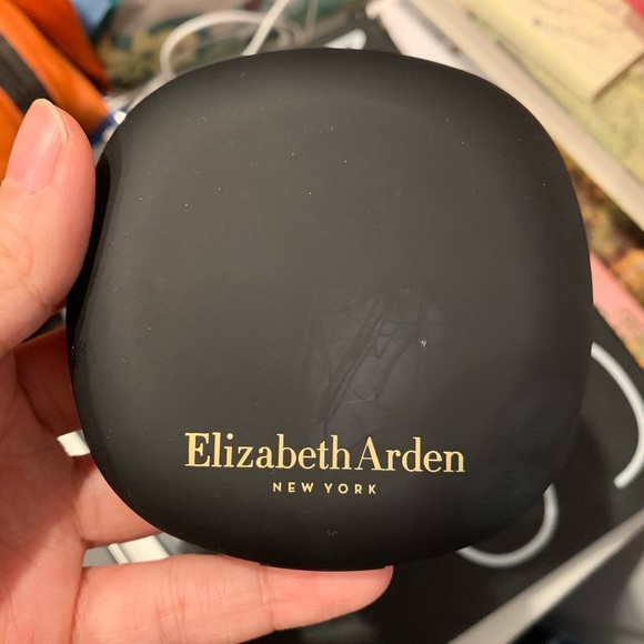 Elizabeth Arden flawless finish bouncy makeup